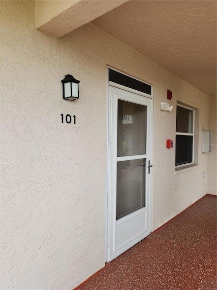 Foto del edificio - 6505 Stone River Rd