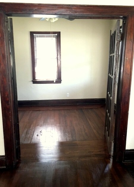 Building Photo - 1750 S Twyckenham Dr