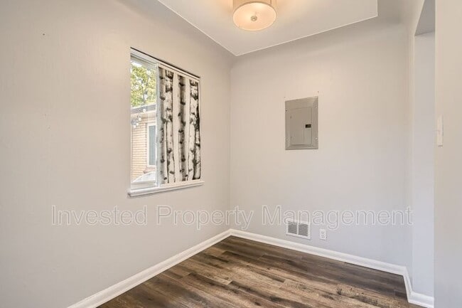 Building Photo - 2442 S Corona St