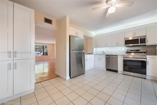 Building Photo - 10086 SW 77th Ct