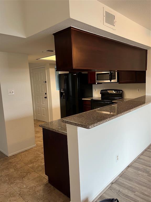 Building Photo - 4444 Victory Dr