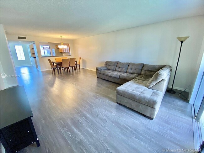 Foto del edificio - 434 Lakeview Dr