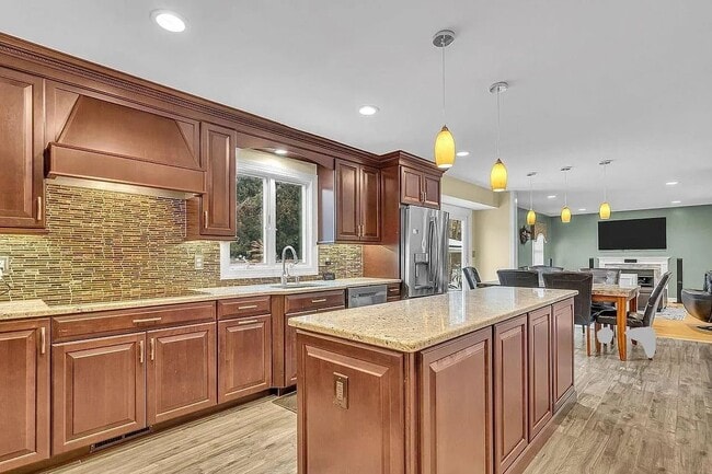 Foto del edificio - 283 N New Prospect Rd