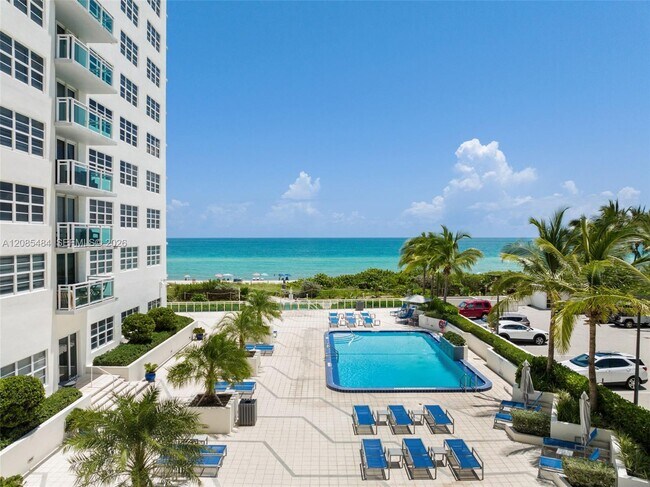 Foto del edificio - 6917 Collins Ave