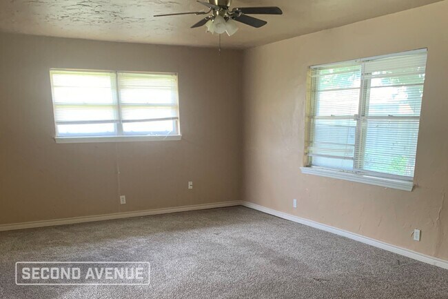 Foto del edificio - 1401 NW 102nd St