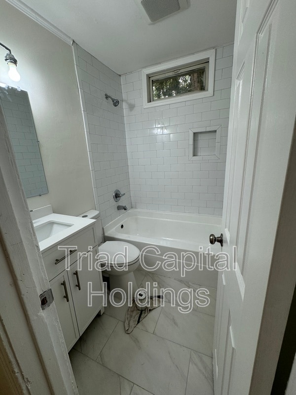 Foto del edificio - 2624 Ludwig St