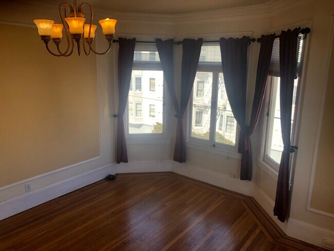 Building Photo - Top Floor Remodeled Lower Haight one bedro...