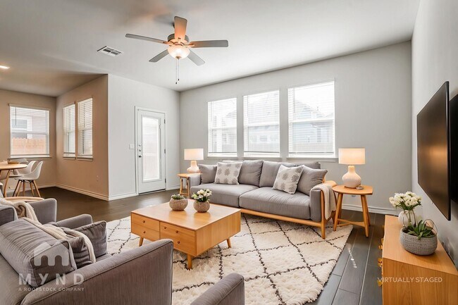 Building Photo - 2909 Salvidar Bend