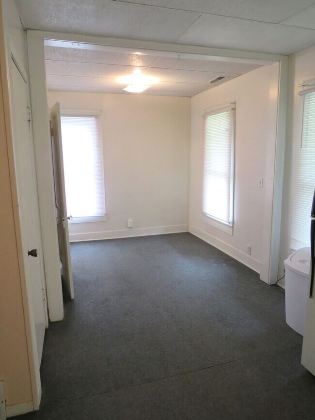 Building Photo - 2123 4th St