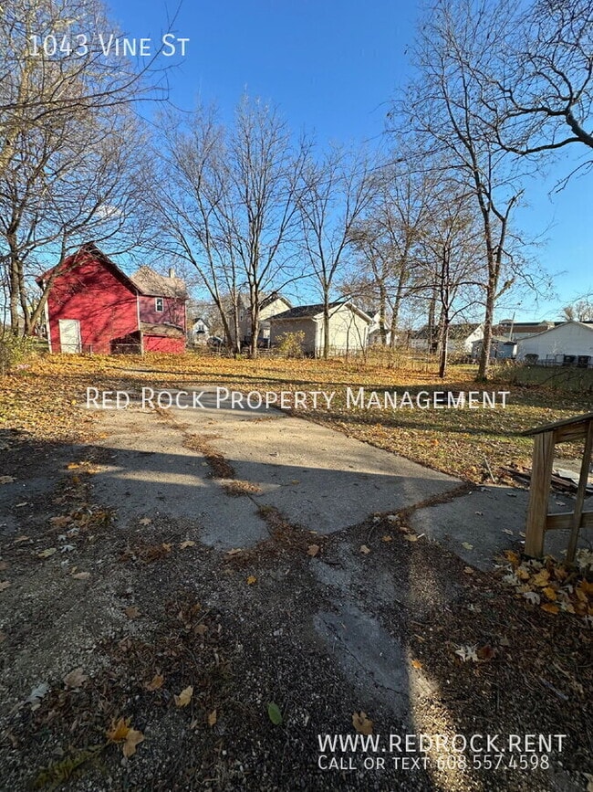 Building Photo - 1043 Vine St