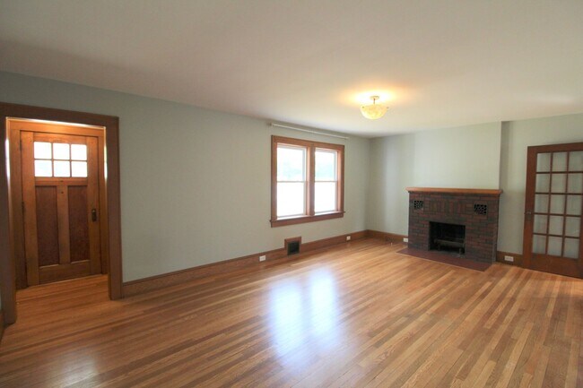 Foto del edificio - Beautiful home for rent near Downtown Harr...
