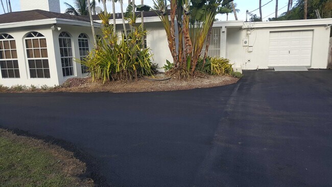 Building Photo - 11455 SW 82nd Ave