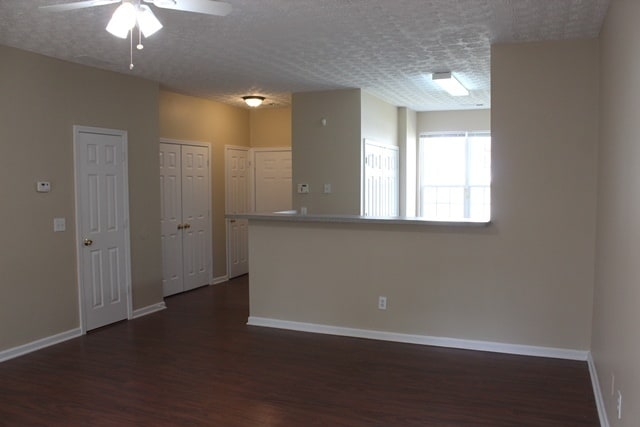 Building Photo - Welcome to your new home in the heart of Riverdale, GA!