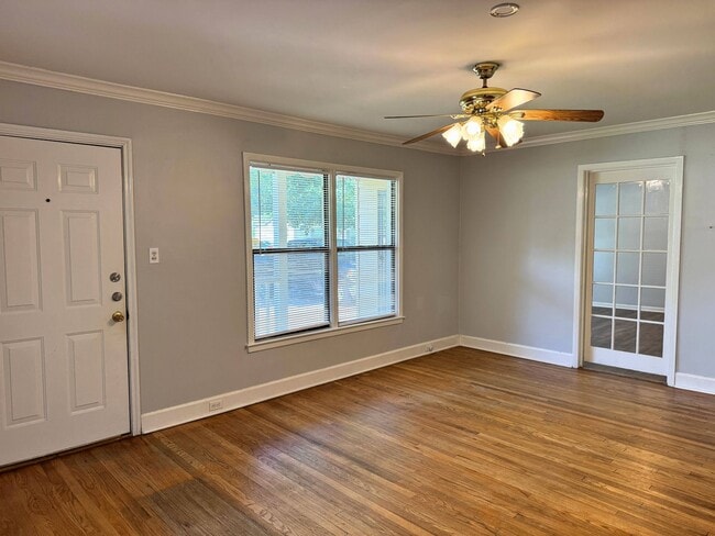 Building Photo - Large 3 Bed 2 Bath in Floral Heights!
