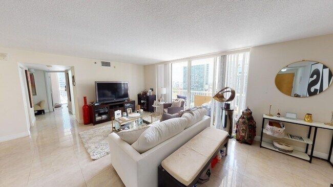 Building Photo - 1200 Brickell Bay Dr