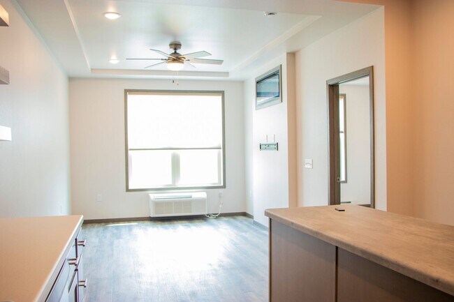 Foto del edificio - Spacious 1 Bed Available May 1st!