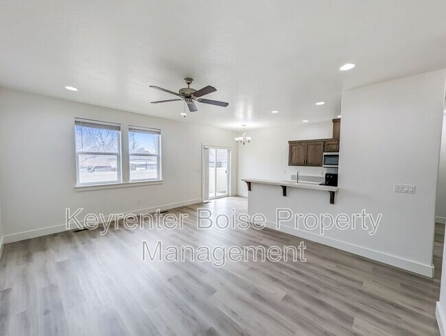 Building Photo - 10367 W Portola Dr