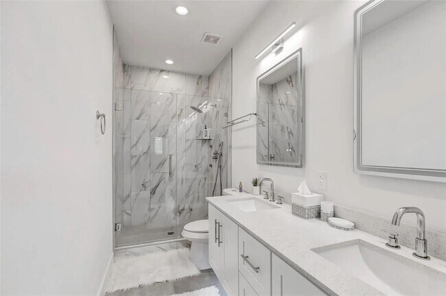 Foto del edificio - 8663 Duane St