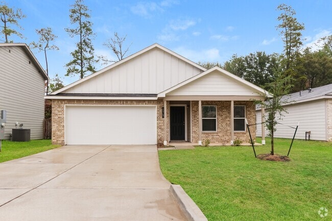 Building Photo - 15767 Del Norte Dr