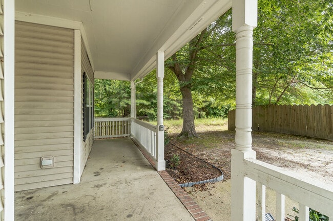 Building Photo - 106 Robin Hood Dr
