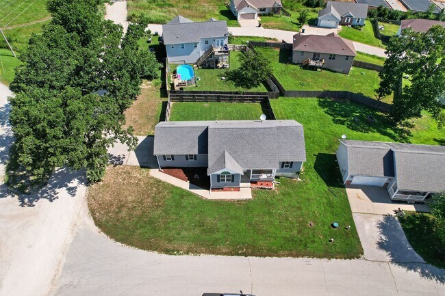 Building Photo - 23600 Roulette Rd