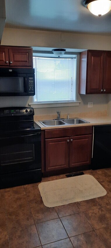 Primary Photo - 3404 Old Orchard Rd
