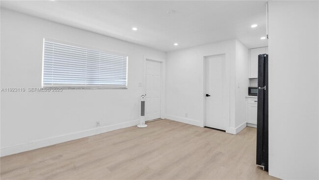 Foto del edificio - 32 SW 9th St