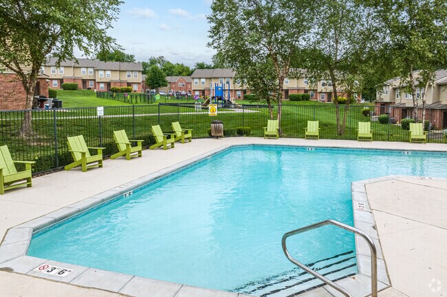 Piscina y terraza - Stonehedge Townhomes
