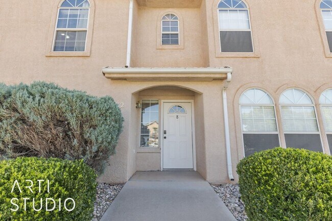 Foto del edificio - Updated townhome in great location!
