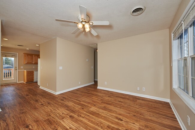 Foto del edificio - For Rent: 2BR, 1 1/2BA condo