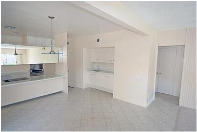 Kitchen, dining area, wet bar - 74601-74615 Shadow Hills Rd