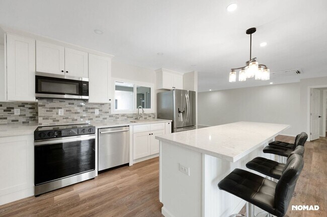 Building Photo - Spacious 5BR House in Glendale