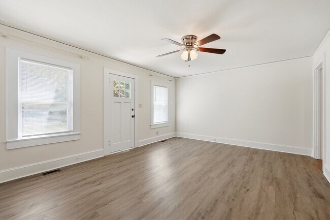 Foto del edificio - Fully Remodeled Home in the Heart of Belmont