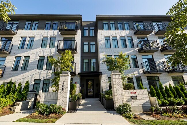 Building Photo - 707 Edgar Av