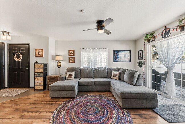 Foto del edificio - Freshly Updated Furnished 2BR/2BA Breckenridge Condo | Garage, Fireplace & Hot Tubs | Available O...