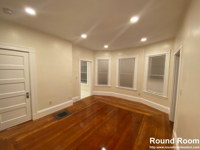 Building Photo - 31 Mansfield St