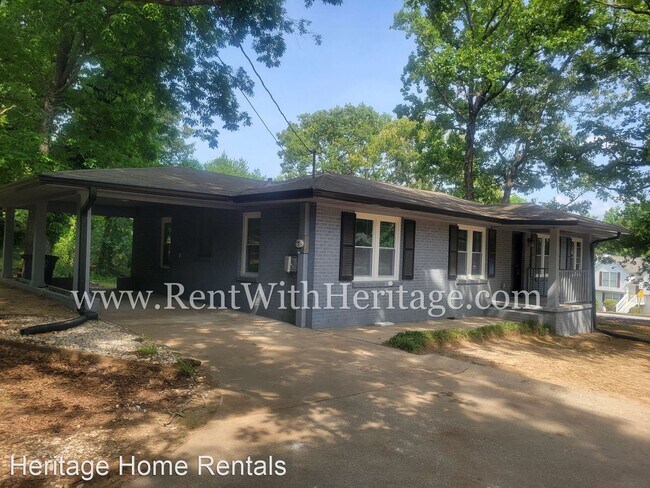 Foto del edificio - 3 br, 2 bath House - 2786 Pope Rd.