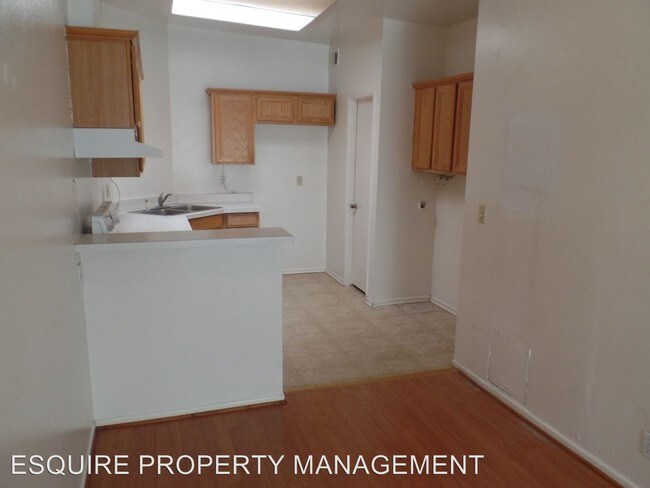 Building Photo - 3025 W Hemlock St
