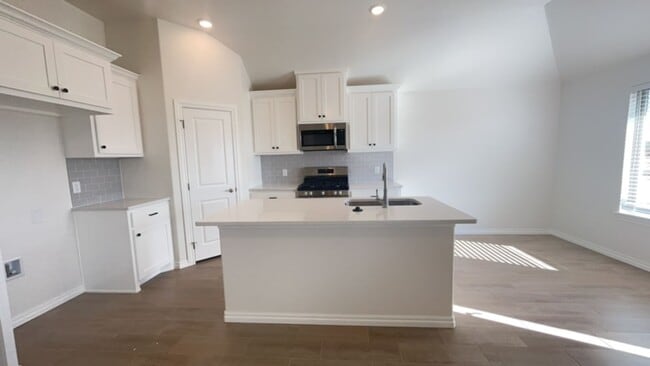 Foto del edificio - Brand new 3 bedroom in Edmond