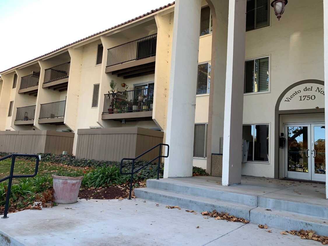 Primary Photo - 1750 Halford Ave