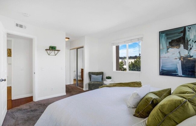 Building Photo - 180 Chambers St