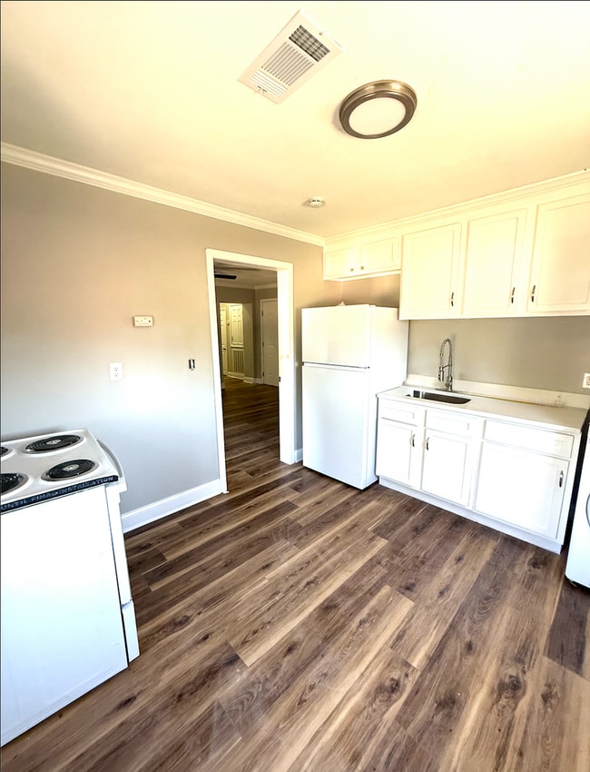 Photo - Grove St Apartment