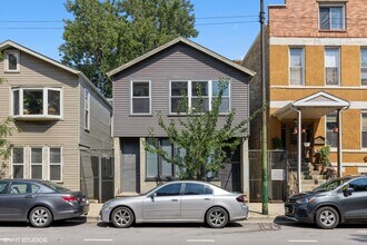 Building Photo - 726 W 18th St
