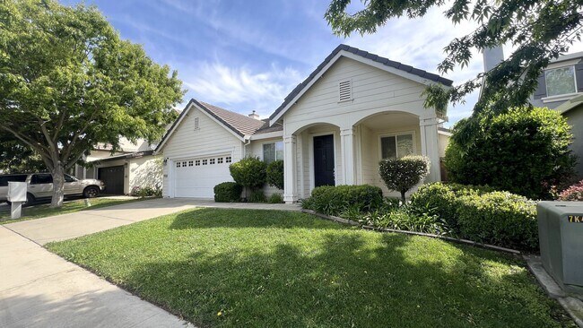 Building Photo - Spacious Elk Grove 4bd/2ba Home with 2 Car...