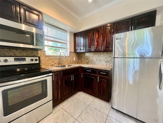 Foto del edificio - 521 NE 62nd St