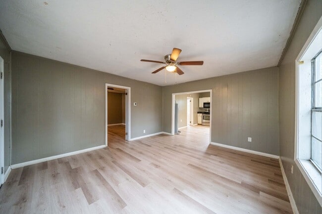 Building Photo - 807 Walnut St