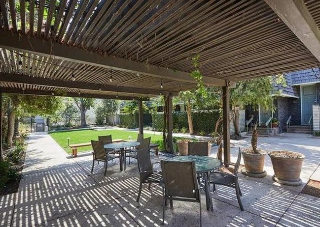 Courtyard & Directly Outside of Unit - 4778 La Villa Marina