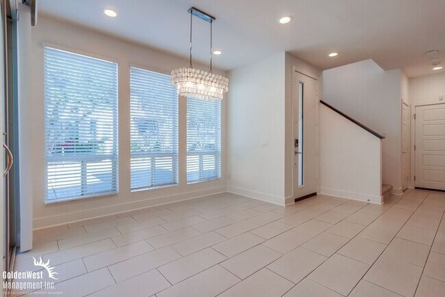 Foto del edificio - Modern 3Bdm 2.5Ba Townhome in the Heart of...