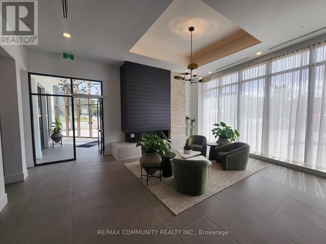 Building Photo - 31 Huron St