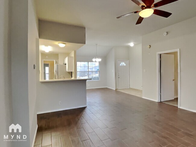 Foto del edificio - 6204 Duchess Dr